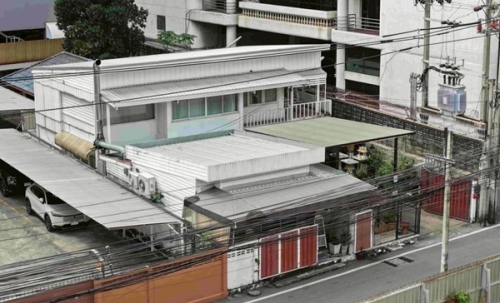 ขายบ้านพร้อมร้านอาหาร 2 ชั้น เอกมัย - สุขุมวิท 42 ใกล้ BTS เอกมัย 550 ม. โทร 089-0663888