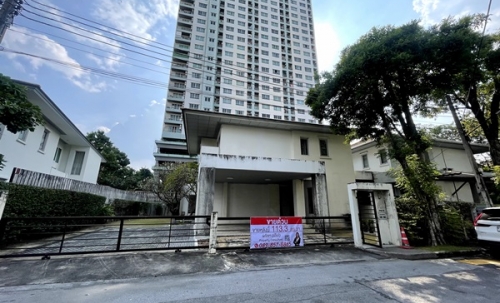 ขายบ้าน 2 ชั้น หมู่บ้าน โนเบิลทารา งามวงศ์วาน นนทบุรี เนื้อที่ 113.3 ตารางวา หน้าโครงการติดสถานีรถไฟฟ้า Tel 089-8578865