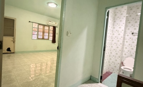 ให้เช่าทาวเฮ้าส์ 3 ชั้น หมู่บ้าน สินทวีแกรนด์วิลเลจน์ ใกล้ห้างเซ็นทรัลพระราม2 พร้อมอยู่ โทร 081-8218151