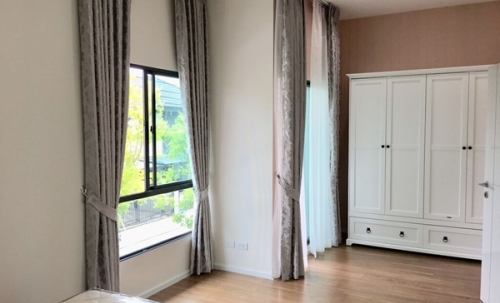 ให้เช่าบ้านแฝดสไตล์บ้านเดี่ยว 2 ชั้น พร้อมอยู่ ทำเลพระราม 9 - อ่อนนุช ตกแต่งครบ Tel 092850905ห้า