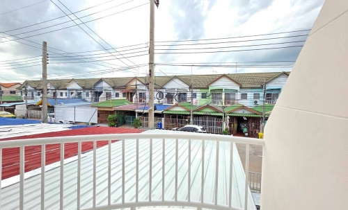 ขายทาวน์เฮาส์ 2 ชั้น อิมพีเรียลเพลส-ซอยลาดปลาดุก ทำเลทองหลังห้าง JAS Green Village ถนนเมนกว้าง 16 เมตร หลังบ้านไม่ติดใคร