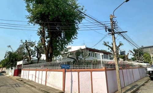 สินทรัพย์ศักยภาพสูง ทำเลทองสุขุมวิท ขายด่วน ! บ้านพร้อมที่ดินแปลงสวย ทำเลทองสุขุมวิท 64 แปลงหัวมุม สังคมบ้านหลังใหญ่ เข้า-ออกสะดวก