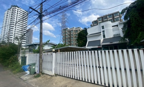 ให้เช่า/เซ้ง/ขาย บ้านทำสำนักงาน-ลาดพร้าว ซ.8 ทำเลทอง ใจกลางเมือง ใกล้ MRT โทร 0906360022