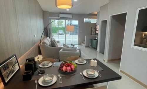 ปล่อยเช่าทาวโฮม2ชั้น ถนนเทิดราชัน เขตดอนเมือง เพียง7นาทีจากสนามบินดอนเมือง พื้นที่ใช้สอยในบ้านมากถึง 122 ตร.ม.