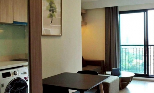 For sale RHYTHM SUKHUMVIT 36-38 ใจกลางทองหล่อ ใกล้ BTS ชั้น 10 วิวสระ โทร 094-9963362