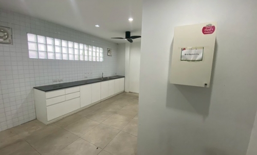 ให้เช่า,เซ้ง,ขาย บ้าน ทำสำนักงาน -ลาดพร้าว ซอย8 ทำเลทอง ใจกลางเมือง ใกล้ MRT โทร 0906360022