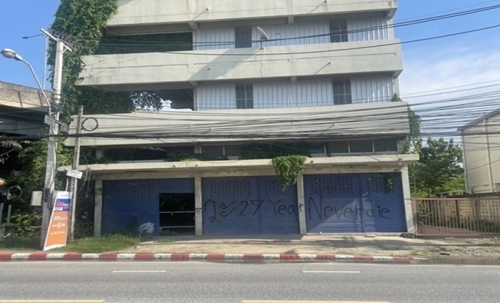 ขายที่ดินพร้อมตึก 124 ตารางวา 3 ชั้นครึ่ง สุขาภิบาล 5