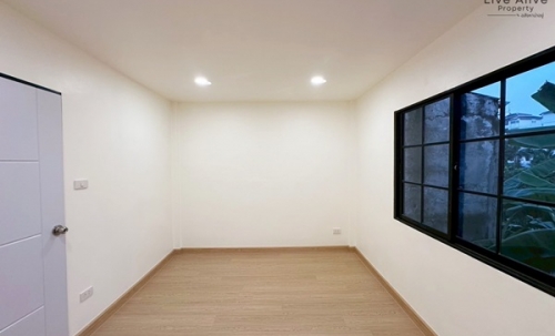 ขายทาวน์เฮาส์ 2 ชั้น NexHaus44 ปากซอยอ่อนนุช 44 เดินทางเข้าโซนทองหล่อ พระราม 9 รีโนเวทใหม่ทั้งหลัง พร้อมเข้าอยู่ โทร 085-826-6936