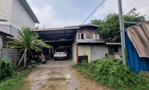 ขายที่ดินราคาถูก พร้อมบ้าน 2 ชั้น 101 ตร.ว. เมืองร้อยเอ็ด ทำเลดีเข้าออกสะดวก ใกล้แหล่งชุมชน และสถานที่สำคัญ โทร 063-2825635