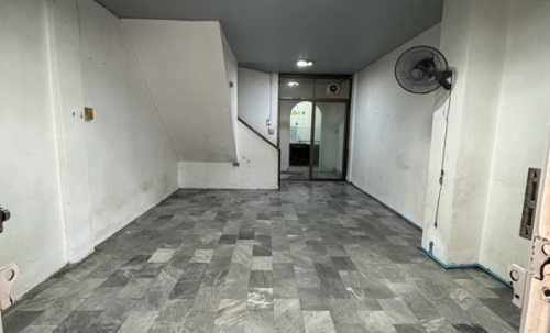 ให้เช่าทาวเฮ้าส์ 3 ชั้น พร้อมอยู่ หมู่บ้าน สินทวีแกรนด์วิลเลจน์ ใกล้ห้างเซ็นทรัล,บิ๊กซี พระราม2 โทร 081-8218151