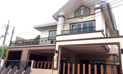 ขายบ้านเดี่ยว โครงการ อิ่มอัมพรทาวน์ ซอยราชพฤกษ์ 9 ใกล้สถานีรถไฟตลิ่งชัน โทร 065-1515166