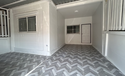 ให้เช่า ทาวน์เฮ้าส์ รีโนเวทใหม่ ม.นิราวิลล์ ใกล้ซอย บางบอน 5 เข้าออกได้หลายทาง โทร 0935109099