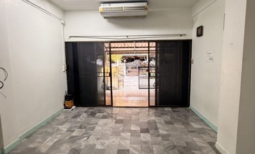 ให้เช่าทาวเฮ้าส์ 3 ชั้น หมู่บ้าน สินทวีแกรนด์วิลเลจน์ ใกล้ห้างเซ็นทรัลพระราม2 พร้อมอยู่ โทร 081-8218151