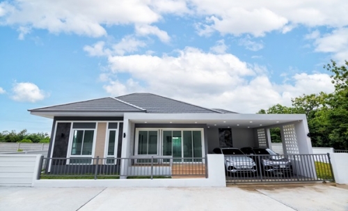 ขายบ้านเดี่ยวสร้างใหม่ พนัสนิคม เจ้าของขายเอง ใกล้331 75.8ตร.ว. ฟรีโอน ทำเลดีเงียบสงบ โทร 099-4464142