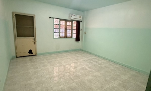 ให้เช่าทาวเฮ้าส์ 3 ชั้น หมู่บ้าน สินทวีแกรนด์วิลเลจน์ ใกล้ห้างเซ็นทรัลพระราม2 พร้อมอยู่ โทร 081-8218151