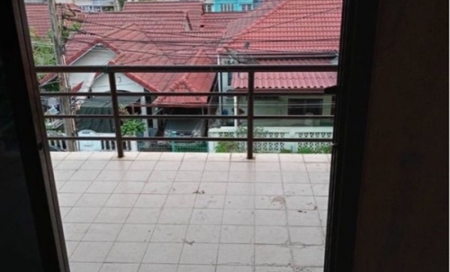 ขายทาวน์เฮ้าส์ 3 ชั้น 30 ตรว หมู่บ้านคลองหลวงโฮมเพลส ตรงข้ามแมคโครคลองหลวง โทร 0982251577