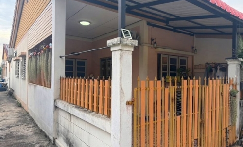 ขายทาวน์เฮ้าส์ชั้นเดียว หมู่บ้านชนะสุ 5 สามพราน นครปฐม หลังโรงเรียนนายร้อย โทร 090-078-2792