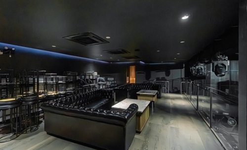 ปล่อยเช่า ผับ ไนต์คลับ (Nightclub) เซ้งอาคาร 3 ชั้น 2,100 ตรม. ทำเลใจกลางเอกมัย สามารถดำเนินธุรกิจต่อได้ทันที โทร 090-6360022