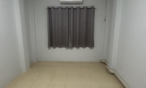 ทาวน์เฮ้าส์ รีโนเวทใหม่ ให้เช่า ม.นิราวิลล์ ฝั่งตรงข้าม สวนอุตสาหกรรม จงสถิตย์ ใกล้ซอย บางบอน 5 โทร 0935109099