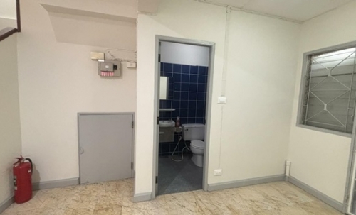 ขายทาวน์เฮ้าส์ 2 ชั้น ฟรีโอน หมู่บ้าน สิรีนเฮ้าส์ วัชรพล รีโนเวทใหม่ พร้อมอยู่ ใกล้ทางด่วนรามอินทรา โทร 086-3744534