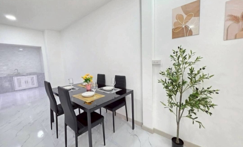 ขายทาวน์เฮาส์ 2 ชั้น หมู่บ้านร่มเงาไม้ วัดลาดปลาดุก รีโนเวทใหม่ มีเทอเรสรับลมชั้น 2 ลงเข็มเพิ่มความแข็งแรงให้แล้ว