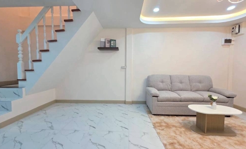 ขายทาวน์เฮาส์ 2 ชั้น ตกแต่งใหม่พร้อมอยู่ ทำเลทองดีที่สุด! โครงการ: หมู่บ้านรัตนาธิเบศร์ (บางบัวทอง-นนทบุรี)