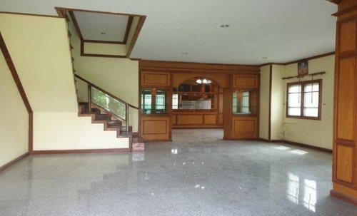 ขายบ้านหรูใจกลางเมืองศรีสะเกษ บนเนื้อที่ 1 ไร่ 1 งาน 49 ตารางวา