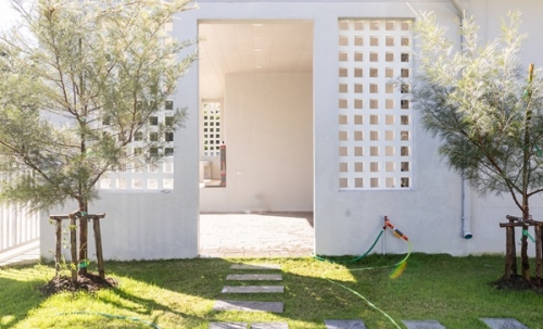 ขายบ้านเดี่ยวใหม่ ชลบุรี พนัสนิคม หนองเหียง ใกล้331 75.8ตร.ว. ฟรีโอน ทำเลดีเงียบสงบ เจ้าของขายเอง โทร 099-4464142