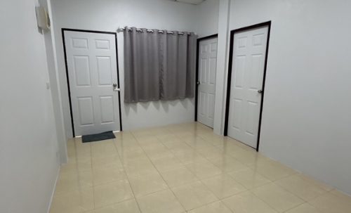 ให้เช่า ทาวน์เฮ้าส์ รีโนเวทใหม่ ม.นิราวิลล์ ใกล้ซอย บางบอน 5 เข้าออกได้หลายทาง โทร 0935109099