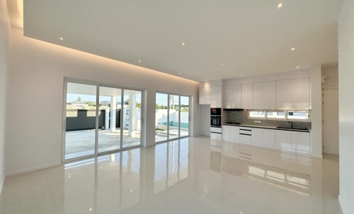 พูลวิลล่าโมเดิร์น 3 ห้องนอน 3.5 ห้องน้ำ สระเกลือส่วนตัว ในหัวหิน ใกล้ Black Mountain และรร.นานาชาติ โทร 0823664757