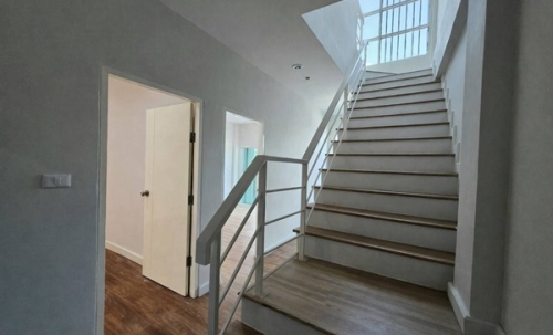 ขายทาวน์โฮม 3 ชั้น รีโนเวทใหม่ ข้างซอยวัดบางปิ้ง ถ.ศรีนครินทร์ อ.บางเมือง จ.สมุทรปราการ โทร 098-5459419