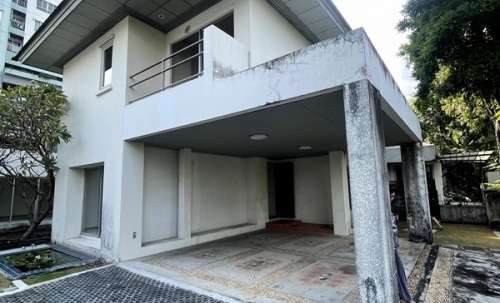 ขายบ้าน 2 ชั้น หมู่บ้าน โนเบิลทารา งามวงศ์วาน นนทบุรี เนื้อที่ 113.3 ตารางวา หน้าโครงการติดสถานีรถไฟฟ้า Tel 089-8578865