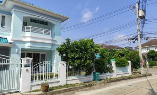 ขายบ้านเดี่ยว 2ชั้น มบ.ลัดดารมย์ 89ตร.วา หลังริมถนนเมนหมู่บ้าน ทำเลดี โครงการติดถนนใหญ่  รัตนาธิเบศร์ หน้าทางเข้า ติดMRT สีม่วง สถานีไทรม้า