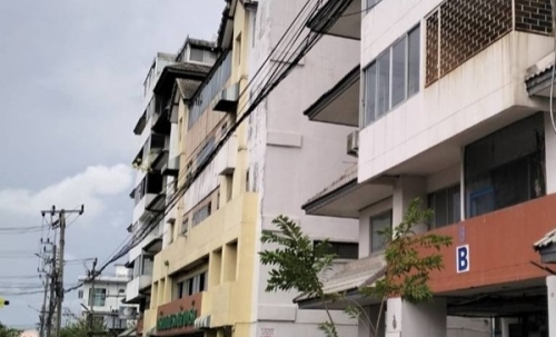 ขายด่วน คอนโด กรีนเพลส รอยัล พาร์ค ทำเลหน้าโรงเรียน ขนาด 31 ตรม.ชั้น 4 ห้องเย็นอยู่สบาย โทร 099-1961001