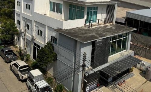 ขาย–เช่า โฮมออฟฟิศ 3 ชั้น นิคมอมตะนคร ชลบุรี พร้อมอุปกรณ์สำนักงานครบครัน จอดรถได้จุใจกว่า 15 คัน