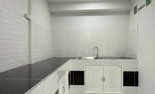 หมู่บ้านทรายทองนิเวศน์  ใกล้ห้าแยกปากเกร็ด ทาวน์เฮาส์ 2 ชั้นตกแต่งใหม่พร้อมอยู่ ทำเลดี ใกล้ห้าแยกปากเกร็ด เซ็นทรัลรัตนาธิเบศร์ และรถไฟฟ้าสายสีชมพู ติวานนท์45
