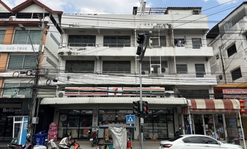 ขายด่วน! อาคารพาณิชย์ 3.5 ชั้น พร้อมผู้เช่า ทำเลทองแบริ่ง ตรงข้าม รร.เซนต์โยเซฟ โทร 092-830-9541