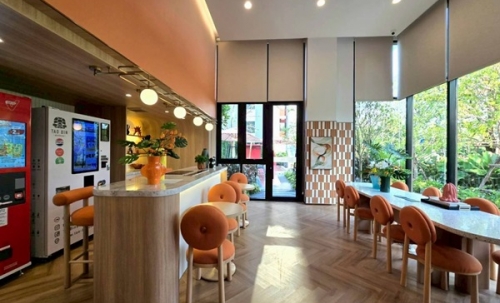 ดีคอนโด วิวิด รังสิต คอนโด ใกล้ ม.กรุงเทพ พร้อมอยู่ Fully Furnished แต่งครบ โทร 0654496399