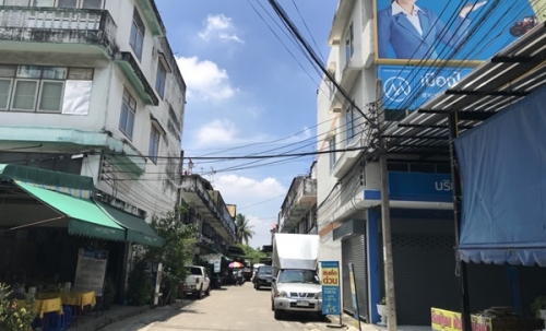 ขายที่ดิน ถนนพระราม2 ซอย28 แยก22 เขตจอมทอง กทม. พร้อมสิ่งปลูกสร้าง เป็นพื้นที่สีส้ม ขนาด 8 ไร่ 1 งาน 85 ตร.ว. โทร. 0814018666