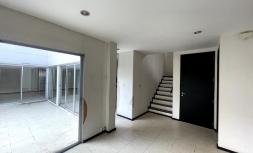 ขายบ้าน 2 ชั้น หมู่บ้าน โนเบิลทารา งามวงศ์วาน เมืองนนทบุรี หน้าโครงการติดสถานีรถไฟฟ้า Tel 089-8578865